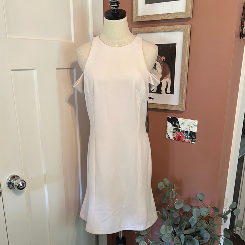 Vera Wang Dress Almond cream Elegant lined flutter hem 10 Sleeveless knee Dress